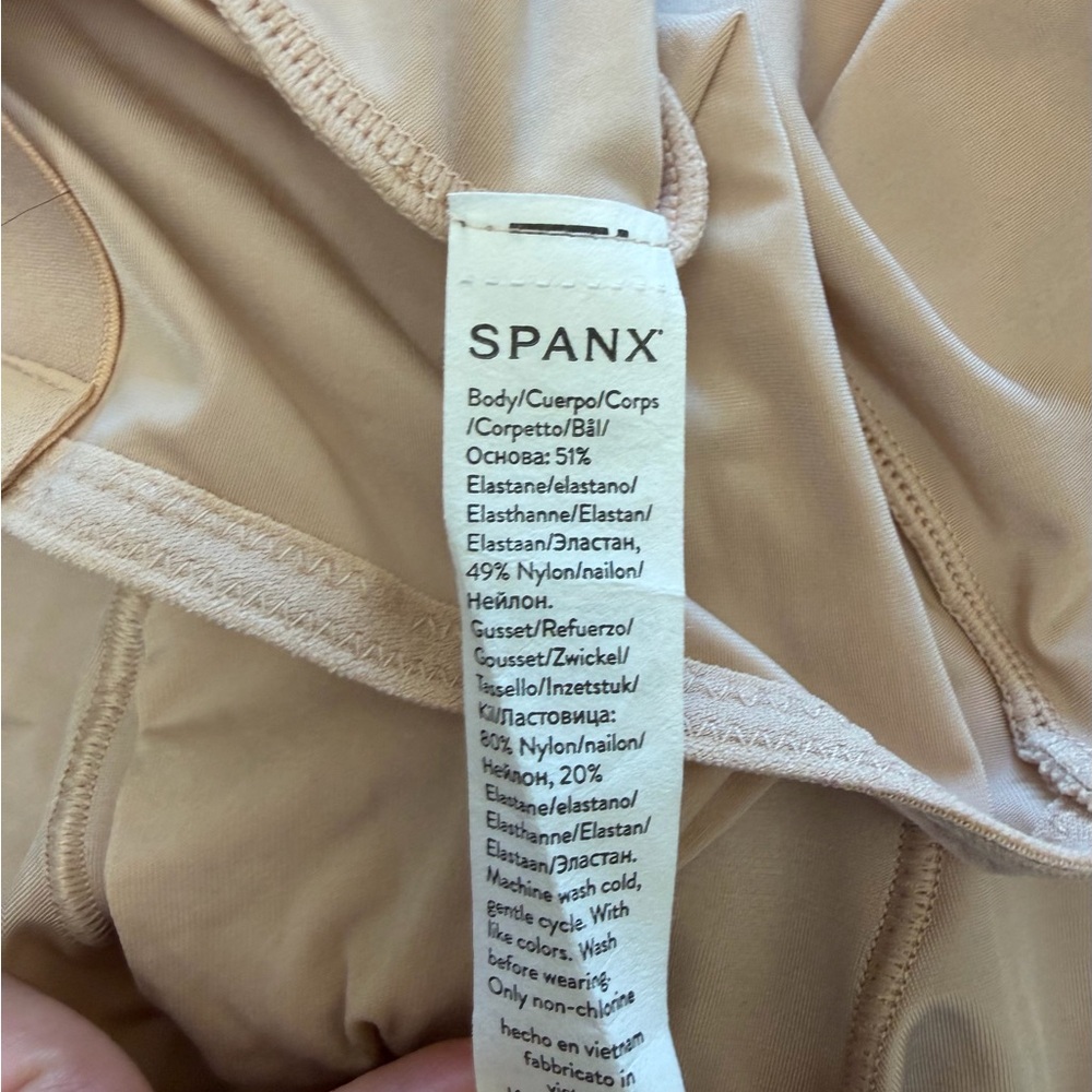 Spanx Low Plunge Mid Thigh Bodysuit Large ***read description - Picture 7 of 7